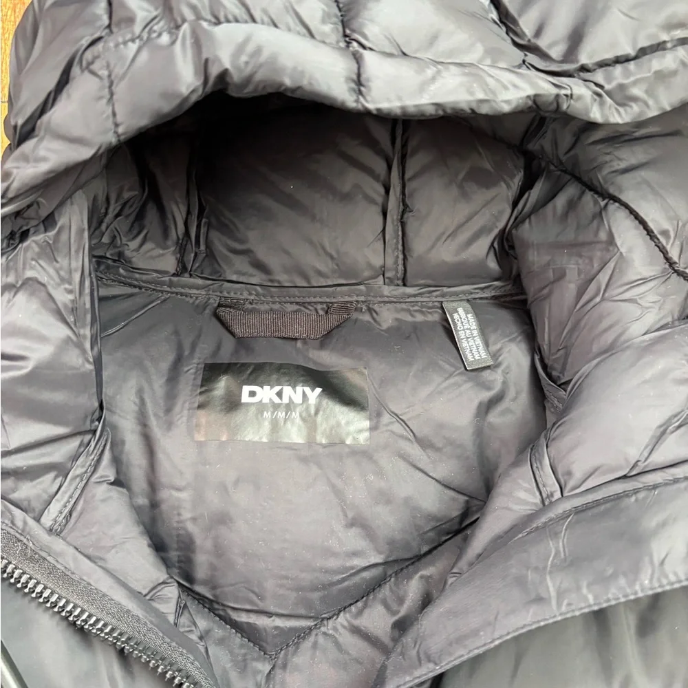 NEW! Women's DKNY Hooded Zipped Puffer Jacket Side Panels - Black Size Medium - Picture 4 of 6